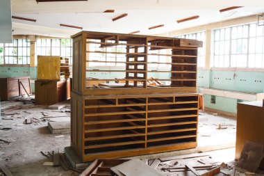 terk edilmiş binada