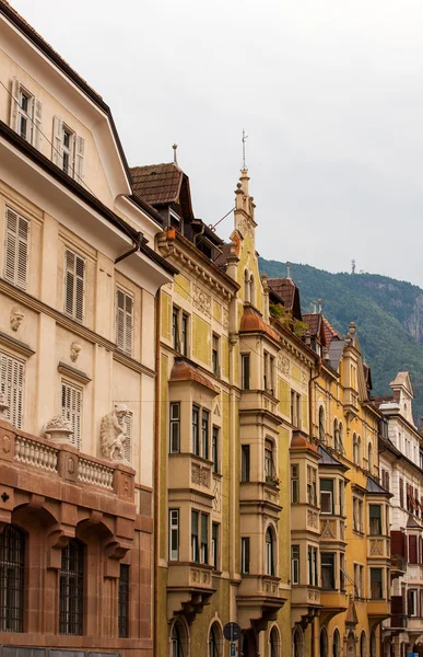 Oude gebouwen in bolzano — Stockfoto