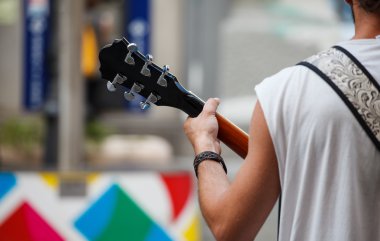 Gitar Oynatıcı