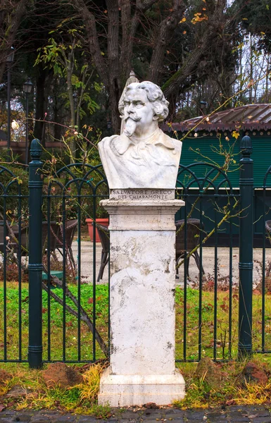 Halve lengte sculptuur van salvatore greco dei chiaramonte — Stockfoto