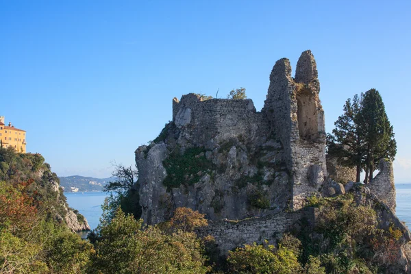 Ancien et nouveau château, Duino — Photo