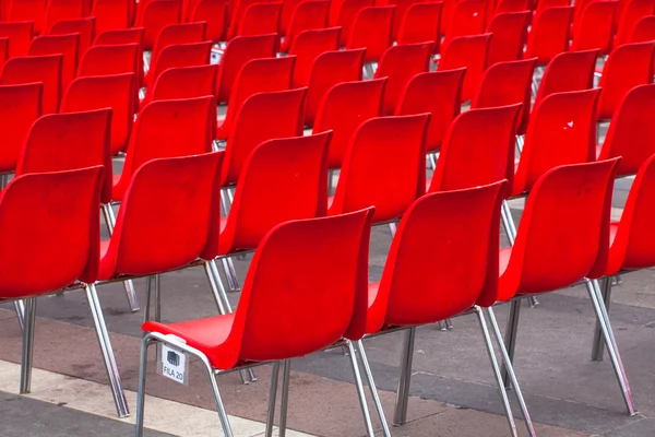 Röda stolar — Stockfoto