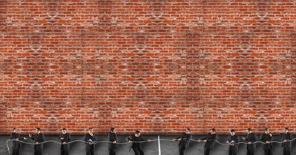 Team Competing Tug War While Some Strive Duty Others Inattentive — Stock Photo, Image