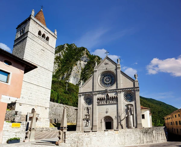 14世紀の大聖堂 またはドゥオモの景色 ジェモナ フリウリで フリウリ ヴェネツィア ジュリア 教会はドゥオーモ サンタ マリア — ストック写真