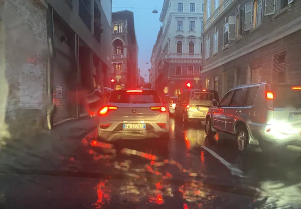Trieste Italië September Een Auto Weg Als Het Weer Regenseizoen — Stockfoto