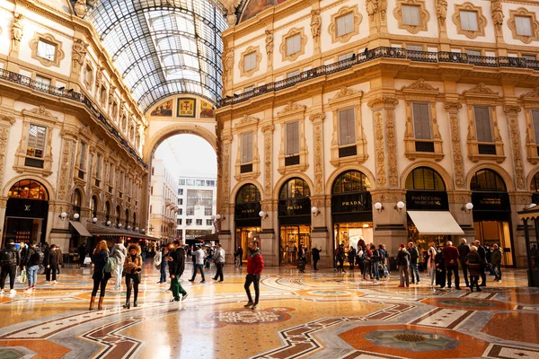 Милан Италия Ноябрь Prada Store Galleria Vittorio Emanuele November 2021 — стоковое фото