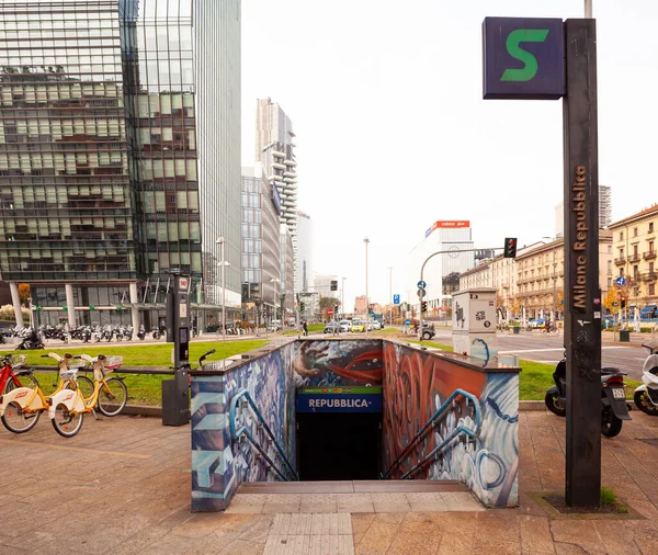 Milaan Italië November Zicht Het Repubblica Treinstation Diamanttoren Achtergrond November — Stockfoto