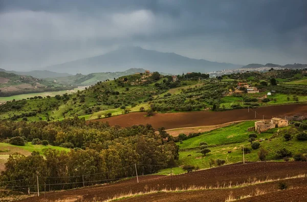 Veduta Dell Entroterra Siciliano Dell Etna Sullo Sfondo — Foto Stock