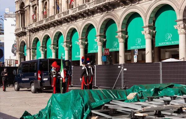 Milan Itálie Listopad Carabinieri Během Italské Vojenské Přehlídky Náměstí Duomo — Stock fotografie