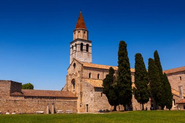 Aquileia, Udine, İtalya 'da Santa Maria Assunta Bazilikası. Aquileia Basilikası 11. yüzyılda inşa edilmiştir. Roma İmparatorluğundan önemli bir Hıristiyan görüntüsü. 