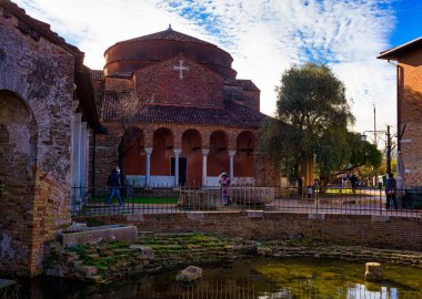 Torcello, İtalya - Ocak, 06: 00: 00 Torcello 'daki Santa Fosca Kilisesi