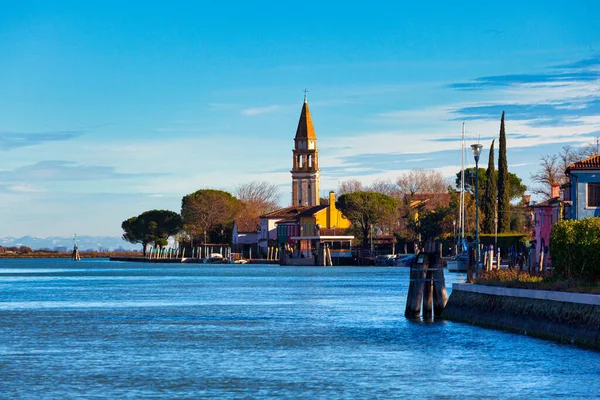 View San Michele Arcangelo Bell Tower Colorful Houses Mazzorbo Venice — Stock Photo, Image