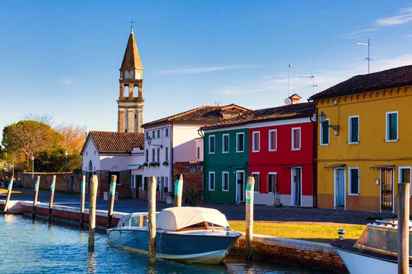 View San Michele Arcangelo Bell Tower Colorful Houses Mazzorbo Venice — Stock Photo, Image
