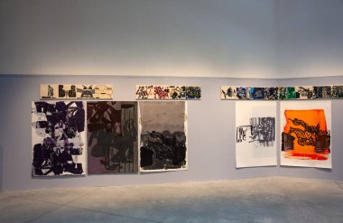 VENICE, İtalya - 20 Nisan 2022 tarihinde 59. Venedik Bienali 'nde Amy Sillman' ın resim görüntüsü