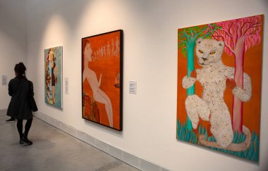 VENICE, ITALY - 20 Nisan 2022 'de Venedik bienalinin 59. Uluslararası Sanat Sergisi' nde Kuzey Pavyonu 'nun açılışı, 20 Nisan 2022' de Sami Pavilion ile yerli sanatına ayrılmış.