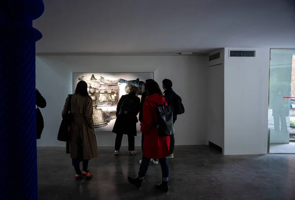 Веница Италия Апреля Посетители Израильского Павильона Международной Художественной Выставке Апреля — стоковое фото