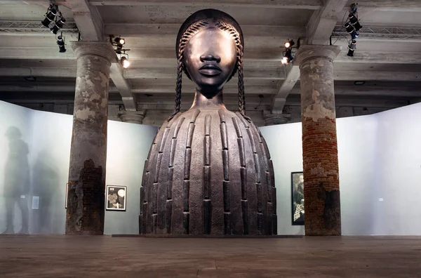 Venice Italy April Sculpture Simone Leigh Titled Brick House 59Th — Stock Photo, Image