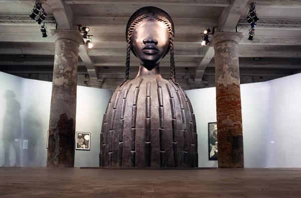 Venice Italy April Sculpture Simone Leigh Titled Brick House 59Th — Stok fotoğraf