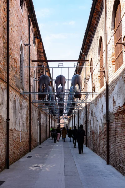 Wenecja Włochy Kwietnia Instalacja Giulii Cenci Międzynarodowej Wystawie Sztuki Wenecji — Zdjęcie stockowe