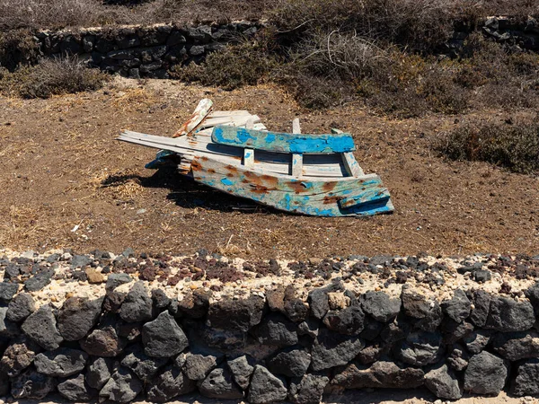 利诺萨农村一艘被遗弃的破船的景象 — 图库照片