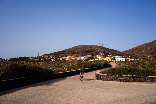 Linosa, İtalya - 25 Temmuz: Linosa Yolu yaz mevsiminde. Pelagie Adası 25 Temmuz 2021