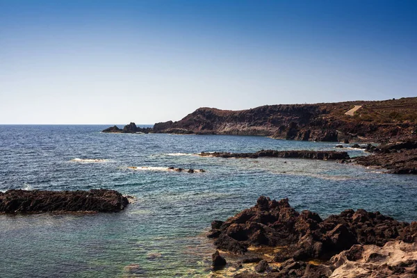 Vista Para Cénico Penhasco Lava Rock Ilha Linosa Sicília — Fotografia de Stock