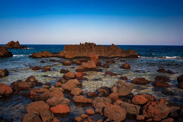 Kilátás Láva Strand Linosa Nevű Faraglioni Szicília Olaszország — Stock Fotó