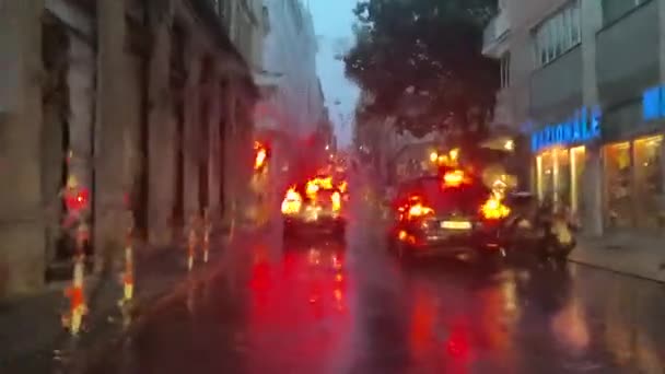 Trieste Italia Septiembre Lluvia Calle Con Iluminación Color Una Noche — Vídeos de Stock