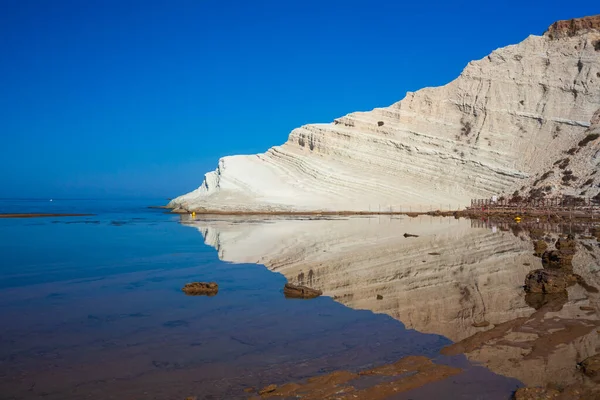Widok Wapiennych Białych Klifów Plażą Scala Dei Turchi Języku Angielskim — Zdjęcie stockowe