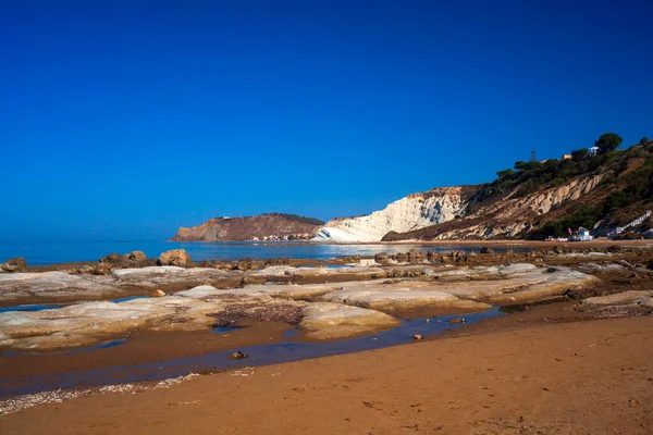 位于阿格里根托省Realmonte附近的土耳其或土耳其阶梯的英式阶梯的Scala Dei Turchi的石灰石白色悬崖峭壁与海滩的景观 意大利西西里 — 图库照片