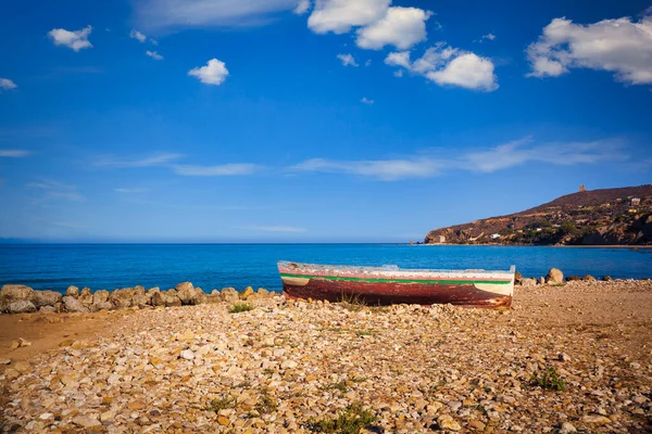 Broken Migrant Boat Stranded Beach Agrigento Coast — Stock Photo, Image