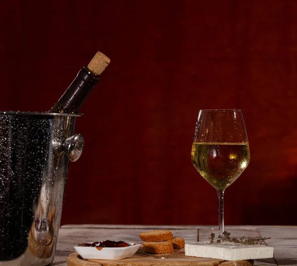 Delicioso Aperitivo Con Tabla Queso Feta Mermelada Servida Con Vino — Foto de Stock