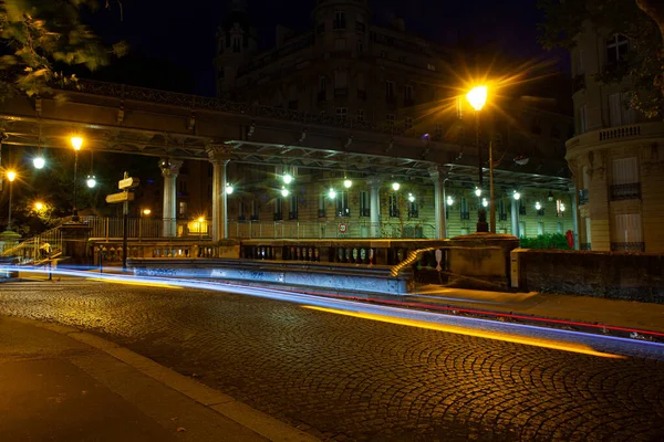 Άποψη Της Γέφυρας Bir Hakeim Ονομάζεται Pont Passy Νύχτα Στο — Φωτογραφία Αρχείου