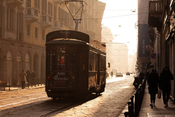 Μιλάνο Ιταλία Ιανουαρίου 2022 Παλιά Αντίκα Τραμ Στο Δρόμο Στις — Φωτογραφία Αρχείου