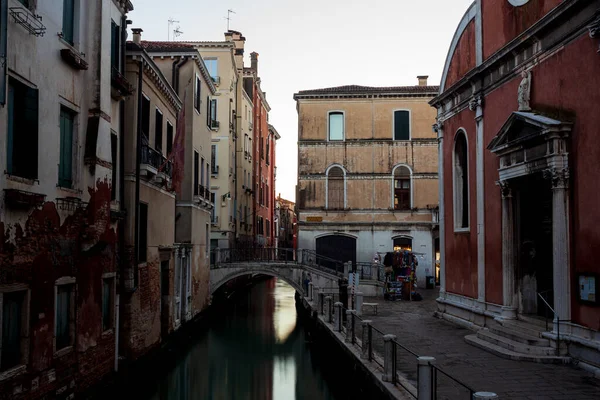 Architectural Detail Old Bridge Made Marble Typical Canal Venice — Zdjęcie stockowe