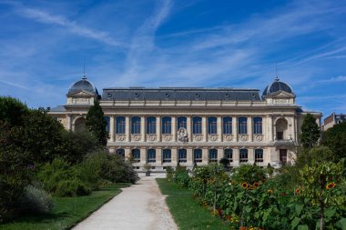 Museum of Natural History is located in Grande Galerie de l'Evolution in the Jardin des Plantes, the vast botanical gardens in the city of Paris