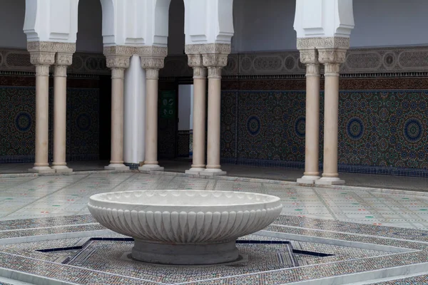 Large Marble Basin Middle Grand Mosque Paris Full Beautiful Mosaics — Stock Photo, Image