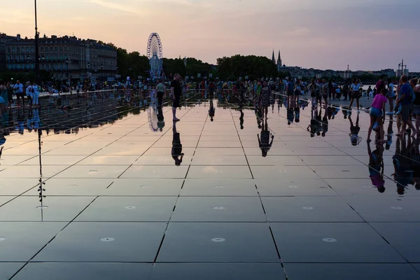Bordeaux France July People Sunset Having Fun Walking Water Mirror —  Fotos de Stock