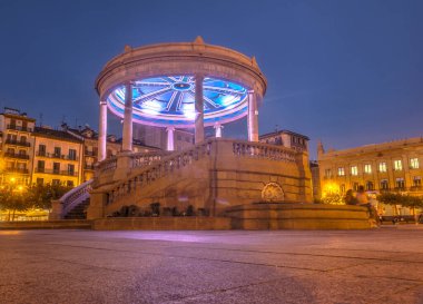 Night view of the square called Plaza del Castillo with the typical kiosk illuminated, Pamplona Navarra Spain