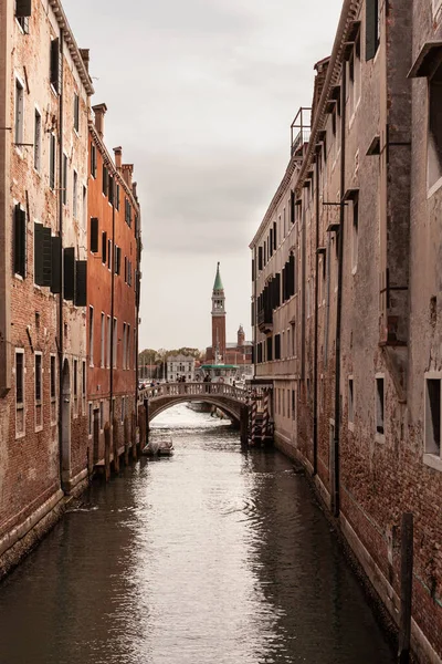 Utsikt Över Det Typiska Klocktornet Venediglagunen Italien — Stockfoto