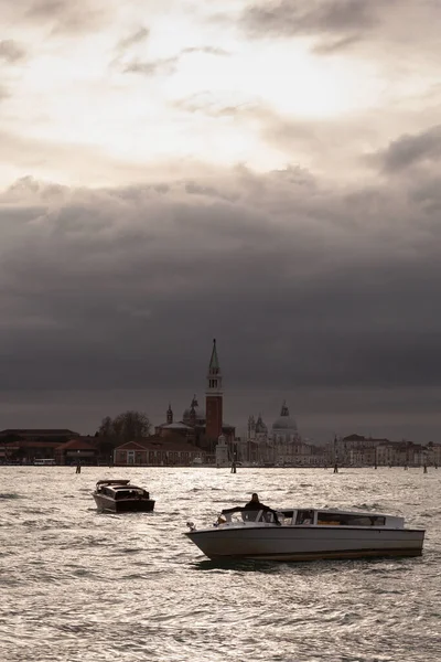 Venedik Talya Bulutlu Gökyüzünde Giorgio Kilisesi Manzarası — Stok fotoğraf