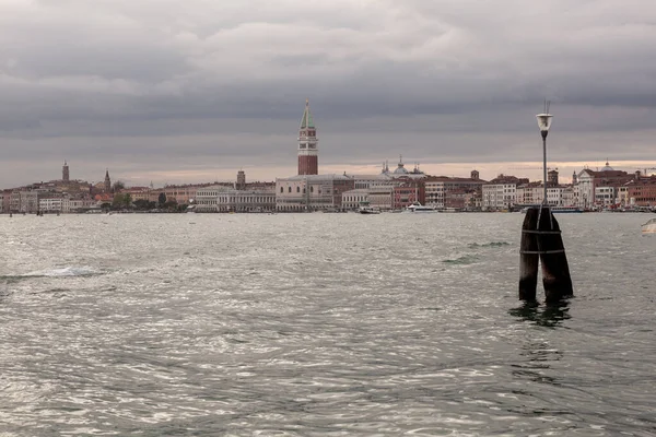 Кампанія Святого Марка Хмарному Небі Венеція — стокове фото