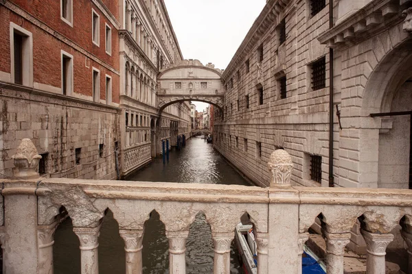 Utsikt Över Den Berömda Och Natursköna Bron Suckar Venedig — Stockfoto
