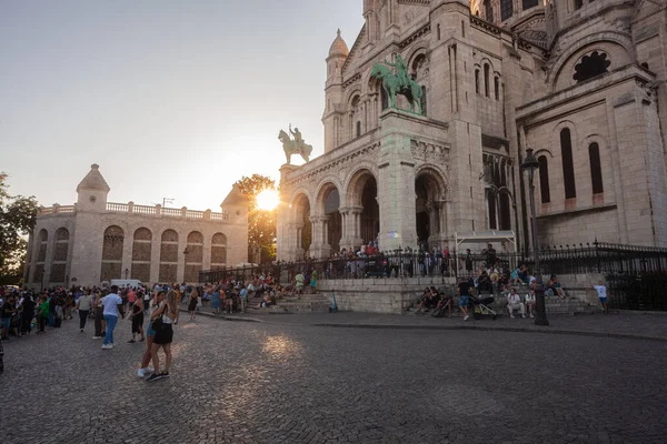 圣心大教堂 Sacre Coeur Basilica 耶稣圣心大教堂 Basilica Sacred Heart Jesus 主入口前的贞德拱门雕像 — 图库照片