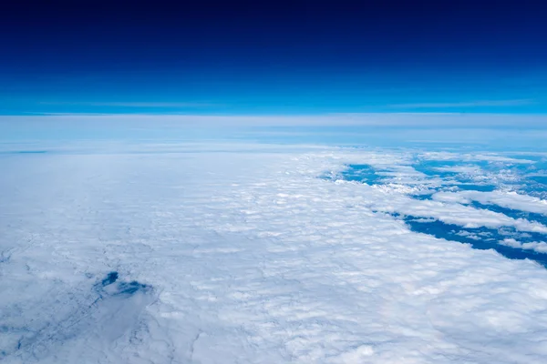 Wolken op een heldere dag. bovenaanzicht. — Stockfoto