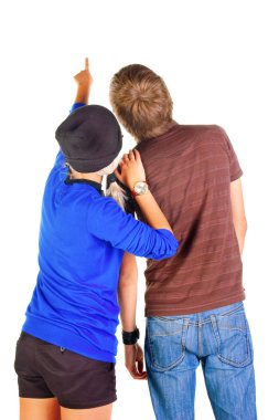 backview genç bir çift, interestedly beyaz görünüyor.