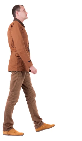 Arkadan görünüş-yakışıklı erkek kot pantolon ve ceket gitme. — Stok fotoğraf