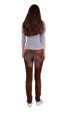 arkadan görünüşü duran genç güzel esmer kadın.