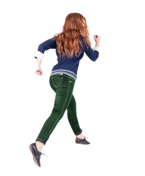 Назад точка зрения подскакивающей женщины в джинсах. — стоковое фото
