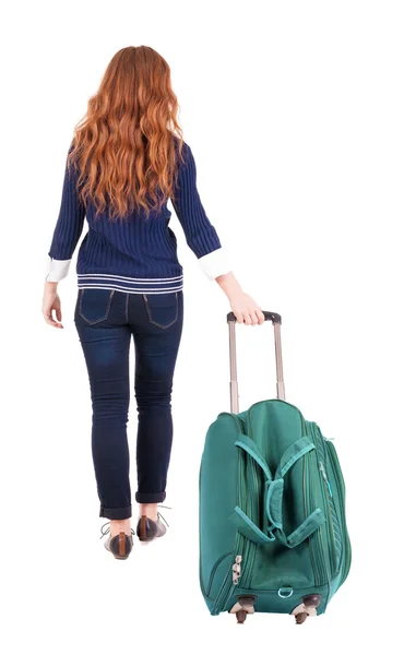 Vista di camminare la donna con la valigia posteriore — Foto Stock